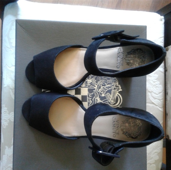 VINCE CAMUTO - Picture 6 of 6